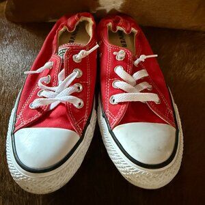 Converse Women’s Chuck Taylor shorelines red